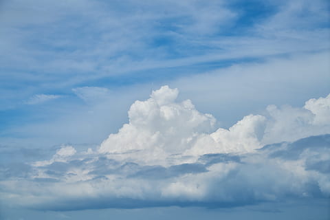Wolkenmeer, weiße Wolken, Wolke, Blau, Wolken, Weiß, Sommer-, Himmel, Landschaft, Natur, Atmosphäre, Luft, Platz, Hintergrund, Open Air, draussen, abstrakt, Es liegt in der Luft, hoch, Jahreszeit, Frieden, Tag, Textur, wunderschönen, Ruhe, Schönheit in der Natur, keine Leute, wolke - himmel, Szenen - Natur, ruhige Szene, idyllisch, Flachwinkelansicht, draußen, weiße Farbe, Hintergründe, Wolkengebilde, flauschige, Nicht-städtische Szene, Meteorologie, wispy, 5K, CC0, gemeinfrei, lizenzfrei
