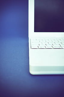 computer, keyboard, screen, keys, input device, periphaerie, white, laptop, hardware, notebook, workplace, apple, computer keyboard, office, calculator, colored background, communication, indoors, technology, close-up, no people, studio shot, wireless technology, single object, connection, blue, blue background, copy space, text, selective focus, still life, western script, computer equipment, two objects, 4K, CC0, public domain, royalty free