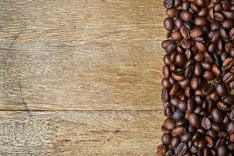 grans de cafè, marró, superfície, cafè, nucli, textura, cafeïna, menjar, cuina, fons, beure, fotografia, espresso, cafeteria, detall, foto de menjar, cappuccino, nutrició, primer pla, macro, restaurant, taula, despertar, begudes, foto, ningú, detalls de tirs, fusta, latte, bon dia, fresc, bonic, saludable, llavor, deliciós, alimentació saludable, salut, naturalesa, menjar i beguda, frescor, gra de cafè torrat, cafè - beguda, directament a sobre, natura morta, material de fusta, gran grup d'objectes, cap gent, a l'interior, vista d’angle alt, abundància, torrat, efecte texturat, 5K, CC0, domini públic, lliure de regalies