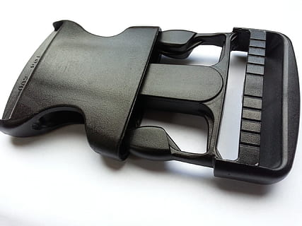 cravatta, fermaglio, legare, plastica, tenere, fissare, vincolare, allacciare, allegare, sfondo bianco, girato in studio, singolo oggetto, ritagliare, pistola, in casa, colore nero, aggressione, nessuno, segnale di pericolo, sicurezza, arma, cartello, avvicinamento, violenza, protezione, questioni sociali, comunicazione, accessorio personale, 1080P, CC0, dominio pubblico, privo di copyright