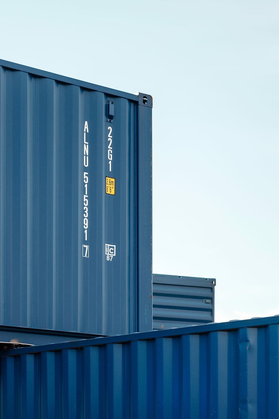 negre, tancs de càrrega, apilats, gris, intermodal, contenidors, apilament, junts, clar, blau, cel, contenidor, càrrega, etiquetatge, nombre, tipografia, suïssa, Ginebra, contenidor d'enviament, Enviament, contenidor intermodal, emmagatzematge, cel clar, cap gent, còpia espai, metall, arquitectura, dia, naturalesa, indústria, primer pla, a l'aire lliure, transport, equipament, magatzem de distribució, tecnologia, acer, equipament industrial, 4K