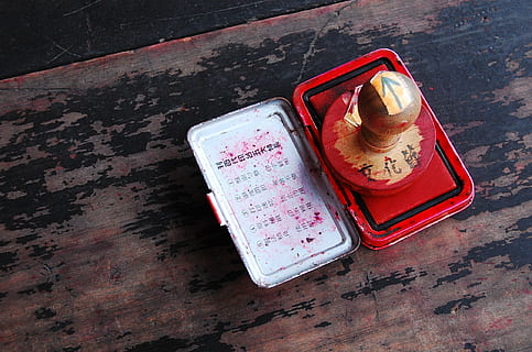 Puffer, China, Verwaltung, ausdrucken, Kennzeichen, Briefmarke, High Angle View, keine Leute, Text, Stillleben, Tabelle, Kommunikation, drinnen, Holz - Material, Nahansicht, Container, alt, westliche Schrift, Tag, nicht-westliche Schrift, Skript, Technologie, Zeichen, Sitz, 1080P, CC0, gemeinfrei, lizenzfrei
