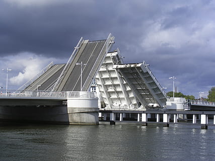 puente levadizo, puente, la carretera, agua, río, nube - cielo, cielo, estructura construida, arquitectura, naturaleza, frente al mar, exterior del edificio, transporte, conexión, nadie, día, puente - estructura hecha por el hombre, vista de ángulo bajo, ciudad, al aire libre, moderno, 2K, CC0, dominio público, libre de derechos