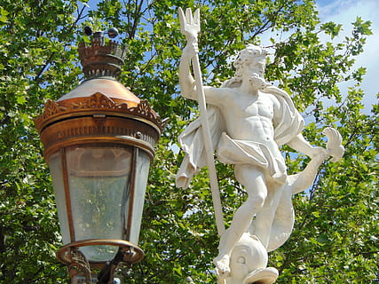 poseidon, sochy, mezník, strom, rostlina, lidské zastoupení, den, nikdo, Příroda, sochařství, umění a řemesla, zastoupení, nízký úhel pohledu, socha, růst, bílá barva, stavba, mužská podobnost, venku, architektura, tvořivost, zelená barva, větev, 2K, CC0, veřejná doména, bez autorských práv