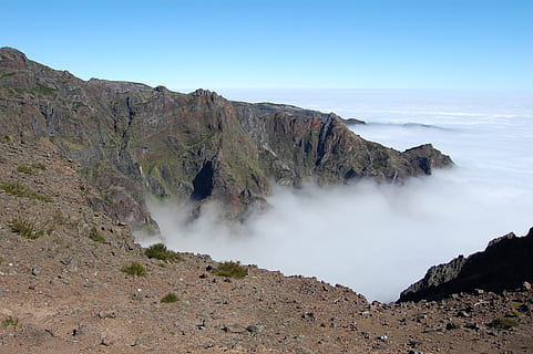 dağlar, bulutlar, üstleri, madera, gökyüzü, kayaçlar, sis, doğa, insansız, açık havada, gün, scenics, peyzaj, doğada güzellik, Su, manzaralar - doğa, Kaya, kaya - nesne, çevre, arazi, dağ, katı, jeoloji, kentsel olmayan sahne, deniz, kaya oluşumu, sakin sahne, 2K, CC0, kamu malı, telif ücretsiz