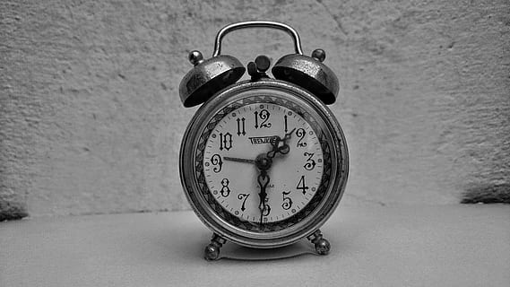 ceas, timer, minut, termen limita, timp, ceas cu alarmă, număr, un singur obiect, a închide, nici o persoana, precizie, montare pe perete, în interior, stil retro, să se concentreze asupra primelor elemente, natură moartă, vechi, formă, minutar, metal, antic, om obiect făcut, fata de ceas, 5K, CC0, domeniu public, fără drepturi de autor