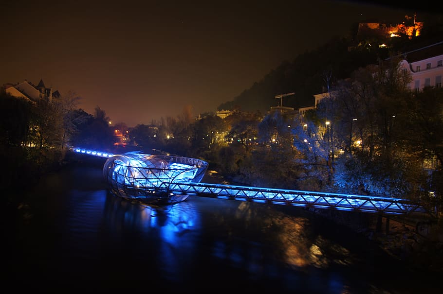 graz, mur, murinsel, nit, capital de la cultura, 2003, aigua, il·luminat, reflexió, arquitectura, estructura construïda, naturalesa, riu, cap gent, arbre, exterior de l'edifici, davant del mar, pont, transport, cel, pont - estructura feta per l'home, a l'aire lliure, ciutat, connexió, 4K