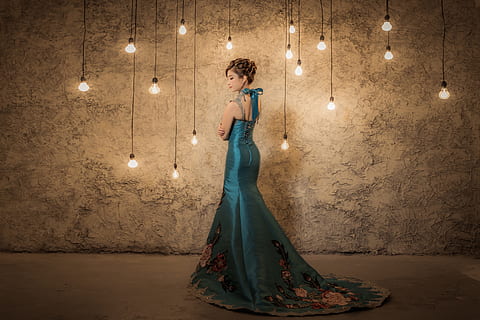 จุดยืน, หญิง, การสวมใส่, สีเขียว, เสื้อไม่มีแขน, ยาว, แต่งตัว, เบา, เครื่องประดับ, บ้านนอก, เจ้าสาว, สง่า, ชาวจีน, cheongsam Fishtail, งานแต่งงาน, มุมมองด้านหลัง, การตกแต่ง, แฟชั่น, เสื้อผ้า, คนคนหนึ่ง, ผู้หญิง, ผู้หญิงสวย, ความงาม, คนหนุ่มสาว, เต็มความยาว, ผู้ใหญ่, ในบ้าน, เสน่ห์, อุปกรณ์ให้แสงสว่าง, ความงดงาม, ส่องสว่าง, หญิงสาว, มุมมองด้านข้าง, คนสวย, ชุดราตรี, แบบผม, ฌาน, 5K, CC0, โดเมนสาธารณะ, ค่าลิขสิทธิ์ฟรี