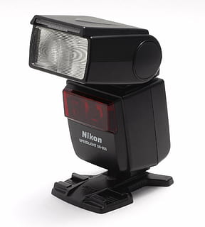 Nikon, sb, etuosa, tekniikka, laitteet, kamera - valokuvauslaitteet, yksi kohde, yksittäinen, musta väri, valkoinen tausta, studio ammuttu, leikata, sisällä, ei ihmisiä, lähikuva, asetelma, taiteen kulttuuri ja viihde, valokuvauksen teemat, linssi - optinen instrumentti, viestintä, muovi-, valokuvauslaitteet, läntinen käsikirjoitus, digitaalikamera, 1080P, CC0, public domain, rojaltivapaa