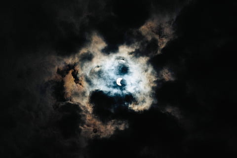 lua crescente, atrás, Preto, nuvens, sem título, nuvem, Eclipse solar, crescente, céu, Dom, lua, eclipse, sol crescente, solar, branco, azul, dia, noite, nuvem - céu, ninguém, espaço, astronomia, natureza, fundo preto, origens, ao ar livre, iluminado, lua cheia, estrela - espaço, fumaça - estrutura física, tiro do estúdio, Sombrio, cloudscape, luar, fraco, 2K, CC0, domínio público, royalty free