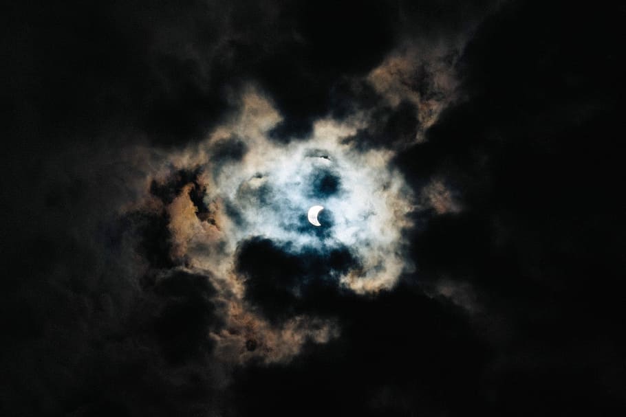 lua crescente, atrás, Preto, nuvens, sem título, nuvem, Eclipse solar, crescente, céu, Dom, lua, eclipse, sol crescente, solar, branco, azul, dia, noite, nuvem - céu, ninguém, espaço, astronomia, natureza, fundo preto, origens, ao ar livre, iluminado, lua cheia, estrela - espaço, fumaça - estrutura física, tiro do estúdio, Sombrio, cloudscape, luar, fraco, 2K