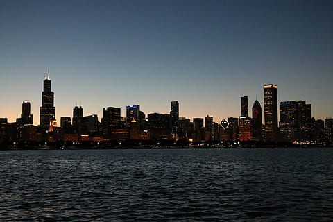 Chicago, skyline, horitzó, vista, Chicago, horitzó, vista, gratacels, horitzó urbà, paisatge urbà, arquitectura, ciutat, destinacions de viatge, exterior de l'edifici, estructura construïda, cel, edifici, aigua, exterior d’edifici d’oficines, paisatge, davant del mar, alta - alta, vida de ciutat, il·luminat, cel clar, cap gent, naturalesa, a l'aire lliure, modern, districte financer, 2K, CC0, domini públic, lliure de regalies