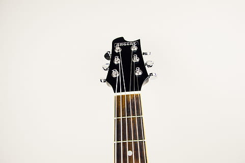 chitară, cap, siruri de caractere, Tuning, muzică, instrument, sunet, stâncă, acustic, gât, echipament, lemn, divertisment, macro, a închide, instrument muzical, echipament muzical, Instrument cu coarde, arta culturii și divertismentului, în interior, studio shot, spațiu copie, şir, fundal alb, nici o persoana, fretboard, un singur obiect, metal, natură moartă, lemn - material, chitara acustica, chitara electrica, muzica rock, chitară bas, 5K, CC0, domeniu public, fără drepturi de autor