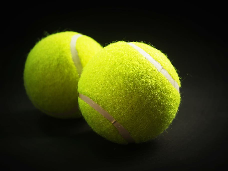 Due, verde, Palline da tennis, palla, racchetta, bianca, giallo, sfondo, avvicinamento, isolato, tempo libero, peloso, vista, ricreativo, tennis, tiro, luminosa, curva, tenis, competitivo, cerchio, attrezzatura, oggetto, sfera, il giro, concorrenza, singolo, gioco, sport, girato in studio, sfondo nero, palla da tennis, nessuno, colore verde, in casa, gruppo di oggetti, singolo oggetto, ritagliare, due oggetti, sfondo colorato, frutta, concentrarsi sulle conoscenze acquisite, 2K