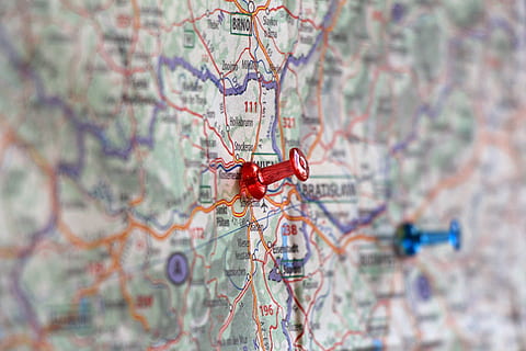 festgesteckt, Grün, Weiß, Karte Nahaufnahmen, Karte, Präzision, Reise, erobern, Erdkunde, Kartographie, Land, Richtung, Welt, Blau, Globus, Österreich, bratislava, rot, Rand, Pin drücken, Reißzwecke, Tor, Ziel, Nahansicht, keine Leute, Tag, drinnen, selektiver Fokus, Tier, Tierthemen, Fokus auf den Vordergrund, Tierwelt, Natur, wirbellos, Tiere in freier Wildbahn, Insekt, draußen, ein Tier, Wandbau - Funktion, Muster, gebaute Struktur, Vollbild, 5K, CC0, gemeinfrei, lizenzfrei