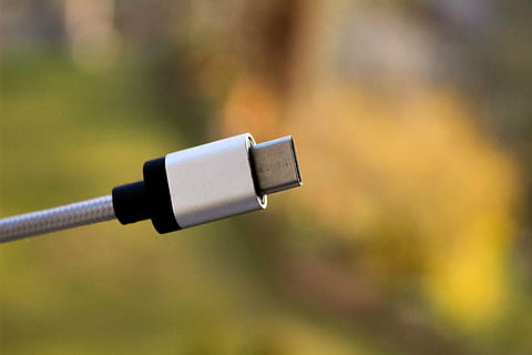 iorange, usb, kabelis, c tipas, pilka, sidabras, nailonas, Pirmas aukštas, neryškus, sutelkti dėmesį į naujas žinias, technologijos, Iš arti, komunikacijos, ryšį, įranga, nėra žmonių, elektros kištukas, įvesties įrenginį, elektros energijos, dieną, muzika, belaidžio ryšio technologija, tinklo jungties kištuką, mikrofonas, atrankinis dėmesys, kopijavimo vietos, vienas objektas, internetas, elektros įranga, 4K, CC0, Viešasis domenas, nemokamai