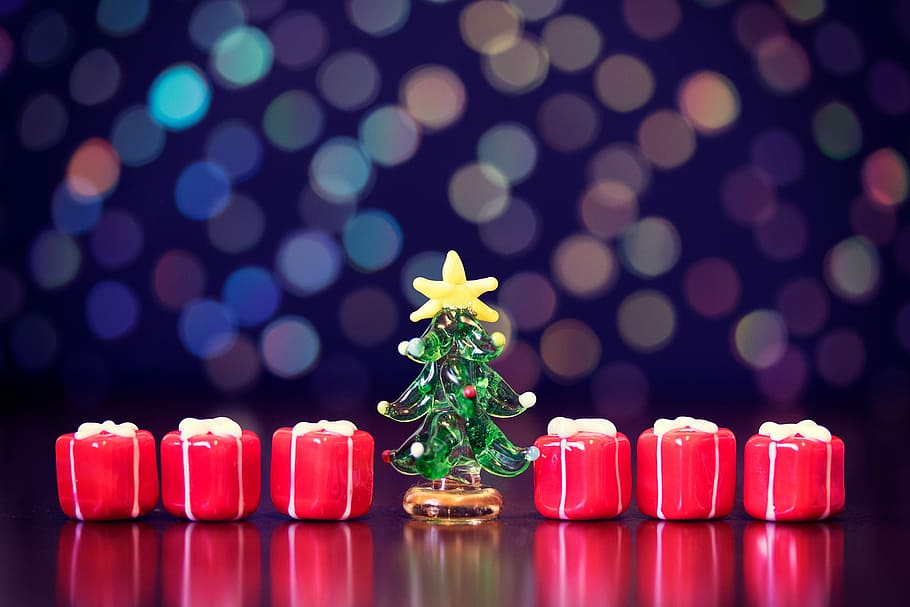 Grün, Weihnachtsbaum Glasfigur, grüne Weihnachten, Weihnachtsbaum, Glas, Figur, Weihnachten, Dekoration, Feier, Urlaub, Geschenk, rot, Weihnachtsdekoration, Kerze, Weihnachtsverzierung, Baum, Süßes Essen, drinnen, beleuchtet, keine Leute, Ferienveranstaltung, Fokus auf den Vordergrund, Natur, Pflanze, Süss, Stillleben, Geschenkbox, 1080P