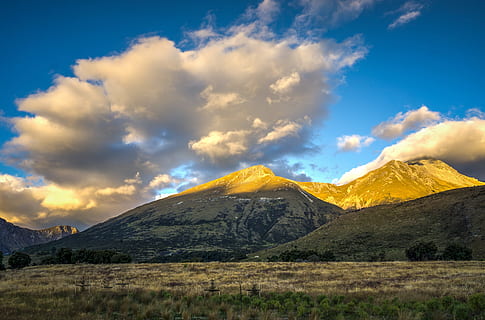 blanc, núvol nimb, beix, marró, muntanyes, nimbus, cel, núvols, ennuvolat, pic, vista, camp, paisatge, escènic, medi ambient, tranquil, viva, senderisme, rural, glenorchy, Nova Zelanda, a l'aire lliure, viatge, destinació, muntanya, alt, superior, turisme, cim, naturalesa, escenics, Serra, núvol - cel, bellesa a la natura, cim de muntanya, cloudscape, cap gent, blau, neu, terrenys extrems, escenics - natura, escena tranquil·la, escena no urbana, tranquil·litat, terra, idíl·lic, viatjar, planta, remot, herba, muntanya nevada, 5K, CC0, domini públic, lliure de regalies