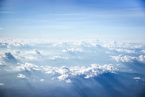 vita moln, moln på världen, himmel, moln, molnvy, blå, vit, fluffig, vackert landskap, lugn, atmosfär, natur, inget folk, skönhet i naturen, lugn plats, scenics, dag, utomhus, moln - himmel, scenics - natur, flygperspektiv, idyllisk, miljö, vit färg, solljus, clouds, kopiera utrymme, landskap, 2K, CC0, offentligt domän, royaltyfria