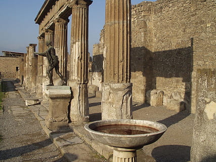foto, gris, concret, ratpenat d'ocells, aigua, ocell, bat, columnar, piscina, estàtua, vell, pompeii, naples, Itàlia, arquitectura, antiga ruïna, estructura construïda, columna arquitectònica, antic, història, el passat, exterior de l'edifici, edifici, llum solar, dia, abandonat, cap gent, espatllat, aixafar, civilització antiga, a l'aire lliure, naturalesa, obsoleta, arruïnat, deteriorament, arqueologia, 720P, CC0, domini públic, lliure de regalies