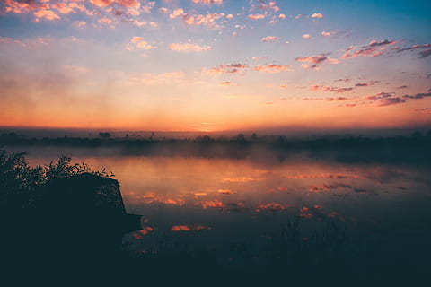 lac, alb, nori, de aur, ora, peisaj foto, corp, apă, inconjurat, copaci, cer, reflecţie, siluetă, plantă, albastru, portocale, galben, ceaţă, încă, zori de zi, din timp, dimineaţă, dimineata devreme, nor, peisaj, oglindă, tăcere, natură, scenice - natura, frumusețe în natură, apus de soare, nor - cer, liniște, o scenă liniștită, culoare portocalie, idilic, nici o persoana, scenă non-urbană, în aer liber, 5K, CC0, domeniu public, fără drepturi de autor