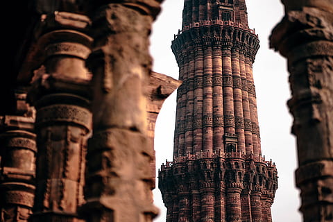 selettivo, fotografia a fuoco, Marrone, Torre, architettura, costruzione, infrastruttura, struttura, pilastro, storia, vecchia rovina, destinazioni di viaggio, colonna architettonica, antico, turismo, antica civiltà, archeologia, struttura costruita, il passato, viaggio, religione, nessuno, luogo di culto, esterno dell'edificio, Inquadratura dal basso, spiritualità, credenza, vecchio, all'aperto, rovinato, 5K, CC0, dominio pubblico, privo di copyright
