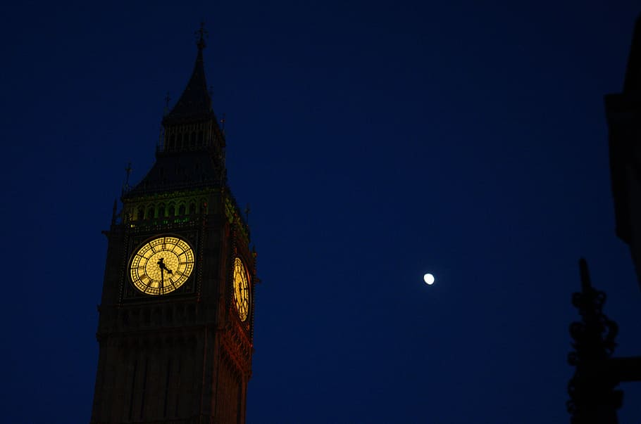 bigben, wieża zegarowa, parlament, wieża, noc, księżyc, niebieski, Londyn, punkt orientacyjny, budynek, Europa, zegar, cele podróży, architektura, czas, zbudowana struktura, na zewnątrz budynku, niebo, oświetlony, zmierzch, niski kąt widzenia, żadnych ludzi, Miasto, czyste Niebo, astronomia, wysoki - wysoki, tarcza zegara, pełnia księżyca, księżyc planetarny, rząd, Wskazówka minutowa, światło księżyca, iglica, 4K