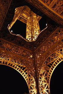 paris, Torre Eiffel, torre, eiffel, França, arquitectura, europa, referència, francès, turisme, viatjar, ciutat, monument, famós, símbol, cel, gira, urbà, nit, destinacions de viatge, història, estructura construïda, cultures, vista d’angle baix, cap gent, el passat, il·luminat, arc, a l'interior, característica arquitectònica, patró, metall, directament a sota, ornamentat, luxe, 4K, CC0, domini públic, lliure de regalies