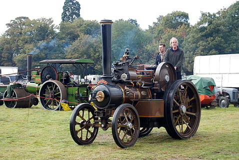 machine à vapeur, traction, vapeur, moteur, ancien, fumée, machine, machinerie, transport, arbre, journée, mode de transport, Vrais gens, la nature, plante, véhicule terrestre, Hommes, champ, personnes, en plein air, terre, adulte, hommes seniors, portrait, adulte majeur, roue, 4K, CC0, domaine public, libre de droits