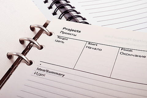 skrivebord, notesbog, skrivning, noter, blank, tæt på, sammensætning, data, dagbog, dokument, uddannelse, ide, linjer, memo, Bemærk, side, papir, plan, planner, planlægning, projekter, optage, indspilning, påmindelse, spiralformet, tekst, arbejde, skrive, skriftlig rapport, ingen mennesker, indendørs, forretning, vestlige script, studio skud, kopiere plads, pen, kandidat, bord, spiral notesbog, sundhedspleje og medicin, papirarbejde, 4K, CC0, offentligt domæne, royaltyfrie