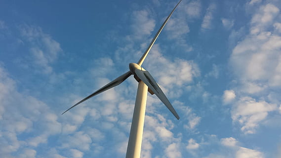 tête de moulin, ciel, des nuages, nuage - ciel, conservation de l'environnement, production de carburant et d'électricité, turbine, faible angle de vue, énergie renouvelable, énergie éolienne, éolienne, environnement, bleu, la nature, énergie alternative, journée, vent, La technologie, en plein air, personne, source de courant, Puissance, pouvoir dans la nature, ressources durables, électricité, mode de vie durable, nettoyer, directement en dessous, 4K, CC0, domaine public, libre de droits