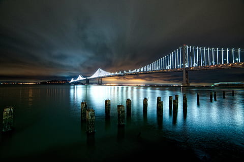 arquitectura, puente, luces, noche, Oceano, mar, puente colgante, agua, puente - estructura hecha por el hombre, lugar famoso, reflexión, río, cielo, estructura construida, nube - cielo, nadie, iluminado, transporte, naturaleza, conexión, frente al mar, tranquilidad, poste de madera, poder en la naturaleza, 8K, CC0, dominio público, libre de derechos