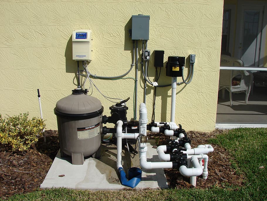 Weiß, grau, Pumpe, tagsüber, Schwimmbad, Filter, Wasserpumpe, Poolfilter, Industrie, industriell, Druck, Behandlung, System, Filtration, sanitär, fließen, Reinigung, Rohr - Rohr, keine Leute, Technologie, Tag, Spur, draußen, gebaute Struktur, Wandbau - Funktion, die Architektur, Natur, Ausrüstung, Gebäudehülle, Pflanze, Lichtanlage, Sonnenlicht, Kommunikation, Container, Fotografie-Themen, Metall, Vorder- oder Hinterhof, Wand, 2K