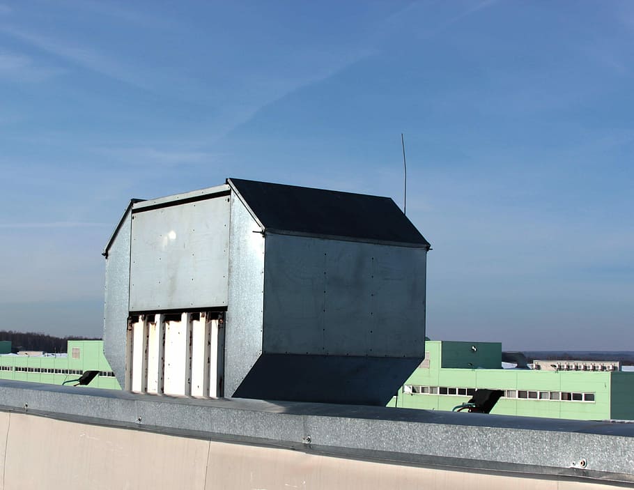 ingeniørarbejde, netværk, ventilation, ventilator, ingeniørnetværk, bygget struktur, bygning udvendig, himmel, blå, udendørs, ingen mennesker, arkitektur, natur, dag, sollys, skyfri himmel, industri, transportmidler, beholder, vand, bygning, forretning, transportform, solrig, industribygning, 4K