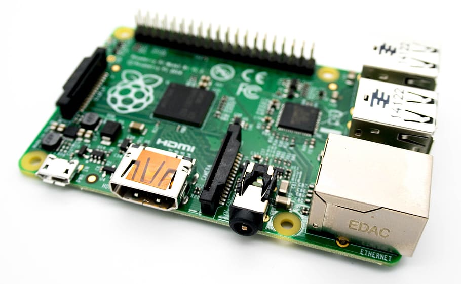 зеленая плата, Raspberry Pi, компьютер, электроника, модель б, малина пи модель б, чипсы, И.О., микро электроника, технология, электронная промышленность, промышленность, монтажная плата, компьютерный чип, белый фон, компьютерное оборудование, электрический компонент, соединение, компьютерная часть, оборудование, зеленого цвета, нет людей, материнская плата, крупный план, отрезать, сложность, студийный снимок, в помещении, ЦПУ, электрическое оборудование, источник питания, 2K
