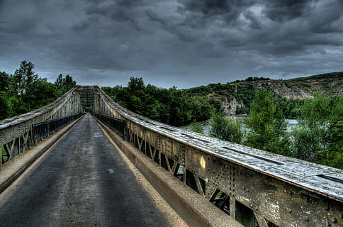 bro, skyer, hdr, vej, storm, gade, jernbanespor, bro - menneskeskabt struktur, natur, transportmidler, Skov, rejse, landskab, flod, udendørs, tog, himmel, sky - himmel, arkitektur, bygget struktur, forbindelse, træ, ingen mennesker, overskyet, retning, plante, vejen frem, scenics - natur, dramatisk himmel, miljø, faldende perspektiv, mørk, 4K, CC0, offentligt domæne, royaltyfrie