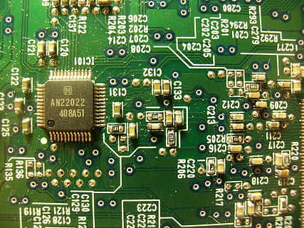 computer, computing, Informationsteknologi, det, chip, komponent, kredsløbsplade, computerchip, elektronikindustrien, teknologi, industri, forbindelse, grøn farve, baggrunde, bundkort, kompleksitet, ingen mennesker, fuld ramme, computerudstyr, udstyr, tæt på, nummer, mønster, innovation, abstrakt, elektrisk komponent, cpu, Strømforsyning, elektrisk udstyr, global kommunikation, 4K, CC0, offentligt domæne, royaltyfrie