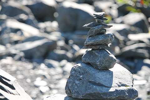 balansere, bergarter, stable, stein bakgrunn, fast, stein - objekt, zen-aktig, stein, dag, fokusere på forgrunnen, rock-objekt, natur, ingen folk, sollys, småstein, stabilitet, utendørs, nærbilde, Strand, stor gruppe gjenstander, land, 4K, CC0, offentlig domene, opphavsrett gratis