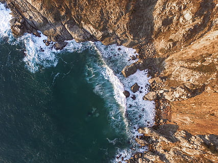 alto, foto ad angolo, onde della spiaggia, pendio di montagna, fotografia di paesaggio, scogliera, onde del mare, oceano, scogliere, rocce, fuco, spiaggia, onda, costa selvaggia, natura, vista dall'alto, blu, Marrone, schiuma, costa ovest, Sud Africa, Città del Capo, acqua, roccia, mare, bellezza nella natura, movimento, solido, roccia - oggetto, formazione rocciosa, scenics - natura, nessuno, terra, giorno, sport acquatico, sport, potere in natura, all'aperto, acqua corrente, rottura, fluente, 2K, CC0, dominio pubblico, privo di copyright