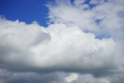 debesys, drumstas, dangus, balta, mėlyna, atmosfera, audros debesys, pobūdį, oras, debesis - dangus, fonas, lauke, dieną, „cloudscape“, Debesuota, oro, klimatas, meteorologija, vasara, vaizdai - gamta, grožis gamtoje, balta spalva, ramybė, nėra žmonių, purus, žemas kampo vaizdas, idiliškas, ramioje scenoje, minkštumas, aukščiau, 5K, CC0, Viešasis domenas, nemokamai