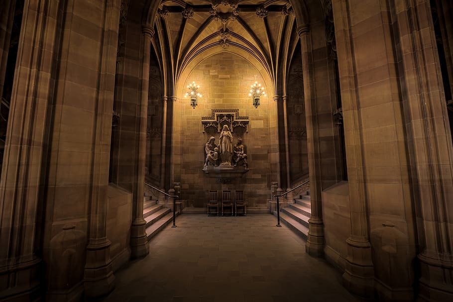 architectuur, gebouw, infrastructuur, kathedraal, kerk, moeder, Maria, altaar, ingebouwde structuur, binnenshuis, verlicht, gebedsruimte, religie, geestelijkheid, geen mensen, geloof, de weg vooruit, boog, richting, verlichtingsapparatuur, geschiedenis, het verleden, plafond, gangpad, 8K