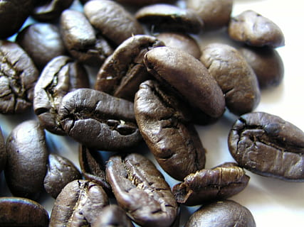 café, frijoles, asado, habas pacamara, café tostado en grano, aromático, marrón, frijol, comida, comida y bebida, gran grupo de objetos, naturaleza muerta, frescura, de cerca, nadie, adentro, café - bebida, grano de café tostado, grano de café, antecedentes, fotograma completo, abundancia, bienestar, detalle, vista de alto ángulo, cafeína, 4K, CC0, dominio público, libre de derechos