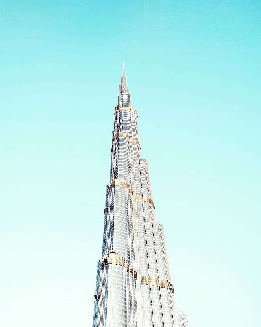gris, de gran alçada, la construcció de fotografia, edifici alt, fotografia, arquitectura, torre, Emirats Àrabs Units, estructura construïda, lloc famós, exterior de l'edifici, dubai, cel, burj khalifa, asia, gratacels, blau, arquitectura i edificis, cap gent, industria de la construcció, alta - alta, Orient Mitjà, modern, edifici, exterior d’edifici d’oficines, vista d’angle baix, cel clar, ciutat, oficina, naturalesa, còpia espai, dia, destinacions de viatge, a l'aire lliure, fletxa, districte financer, 2K