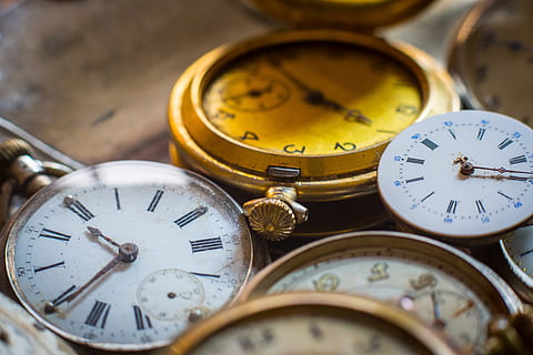 klocka, fickur, klockansikte, pekare, rörelse, horology, sekunder, tid som indikerar, timmar, tid, minut, analog klocka, klockor, antik, tidsinstrument, siffra, Kolla på, inget folk, närbild, minuters hand, klocka hand, inomhus, väckarklocka, retro styled, selektiv fokusering, gammal, romerska siffror, form, 5K, CC0, offentligt domän, royaltyfria