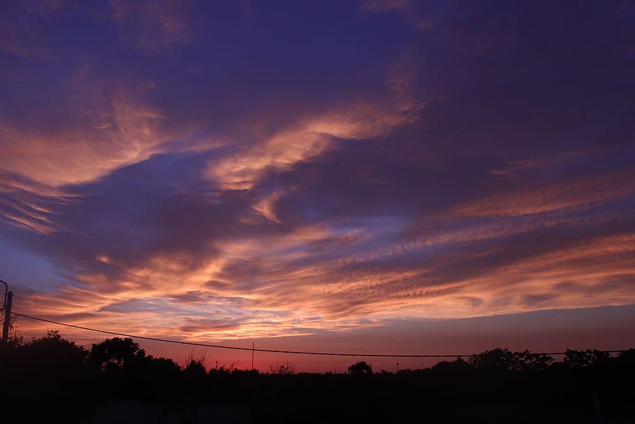 posta de sol, lomas, sol, núvol - cel, cel, bellesa a la natura, escenics - natura, tranquil·litat, arbre, escena tranquil·la, silueta, paisatge, medi ambient, naturalesa, cel dramàtic, planta, escena no urbana, cap gent, idíl·lic, cloudscape, multicolor, fosc, a l'aire lliure, cel romàntic, 2K