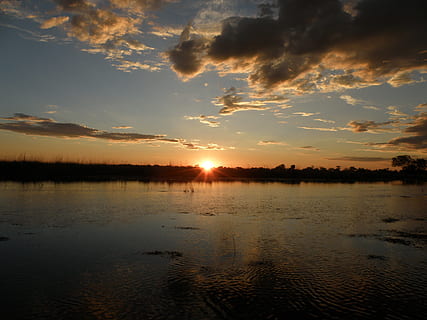 zachód słońca, słońce, chmury, niebo, jezioro, woda, odbicie, okavango delta, botswana, Afryka, scenics - natura, piękno natury, spokój, spokojna scena, chmura - niebo, kolor pomarańczowy, idylliczny, żadnych ludzi, światło słoneczne, scena pozamiejska, Natura, sylwetka, promień słońca, na dworze, 2K, CC0, domena publiczna, darmowe zdjęcia