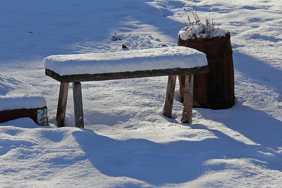 sne, vinter, kold, smuk, hvid, enestående, Dalarna, Tallberg, sverige, Europa, skandinavien, rejse, turisme, blå, himmel, kold temperatur, vejr, fravær, legeplads, natur, dag, Frosset, hvid farve, sollys, skygge, ingen mennesker, træ - materiale, sæde, Mark, bænk, dækker, skønhed i naturen, udendørs, jord, snedækket bjerg, 2K