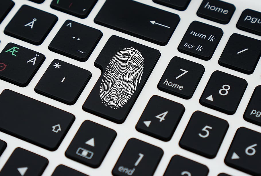 teclat de teclat, dades, seguretat, teclat, ordinador, portàtil, empremta digital, robatori, identitat robada, contrasenya, virus, anònim, teclat d’ordinador, tecnologia, tecnologia sense fils, equips informàtics, comunicació, connexió, cap gent, color negre, a l'interior, dispositiu d’informació portàtil, part de l’ordinador, negocis, cultura i entreteniment artístic, creativitat, fons, disseny, primer pla, clau d’ordinador, equipament elèctric, comunicacions globals, 2K