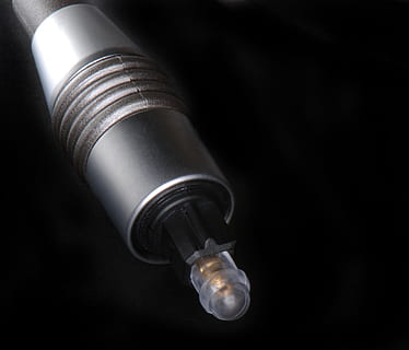 connector, kabel, plug, aansluiten, digitaal, elektronisch, multimedia, audio, opname, technologie, spdif, uitrusting, geen mensen, brandstof en stroomopwekking, enkel object, detailopname, zwarte achtergrond, elektriciteit, gloeilamp, binnenshuis, studio opname, verbinding, verlichtingsapparatuur, communicatie, zwarte kleur, bedrijf, wetenschap, hoge hoekmening, rubber, elektrische apparatuur, elektrische lamp, 2K, CC0, publiek domein, royaltyvrij