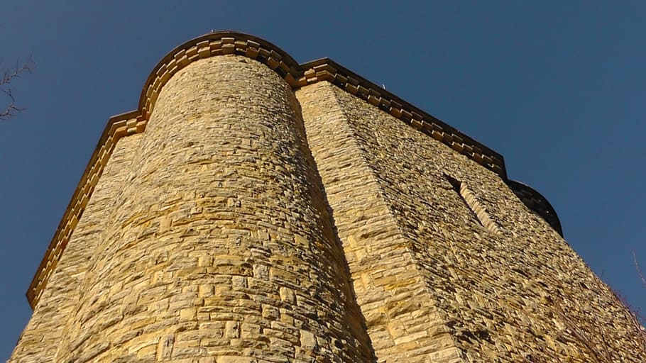 torre, edifici, arquitectura, alt, pedra, motlle bismarckturm, referència, turó de la ciutat, muntanya fortalesa, sublim, enorme, imposant, fortalesa, llocs d'interès, merlets, edat mitjana, estructura construïda, història, el passat, vista d’angle baix, exterior de l'edifici, cel, viatjar, cap gent, destinacions de viatge, antic, cel clar, naturalesa, dia, turisme, vell, paret, a l'aire lliure, civilització antiga, paret de pedra, maó, arruïnat, columna arquitectònica, arqueologia, 2K